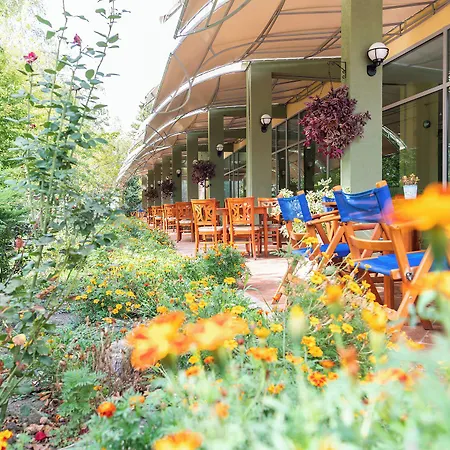 Ivana Palace - Free Parking Отель