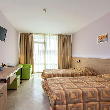 Ivana Palace - Free Parking Отель