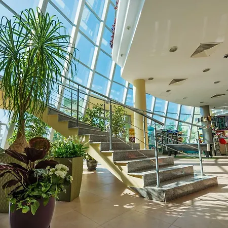 Ivana Palace - Free Parking Отель