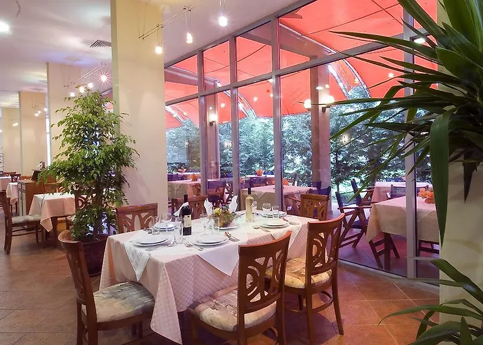 Ivana Palace - Free Parking Отель Солнечный берег