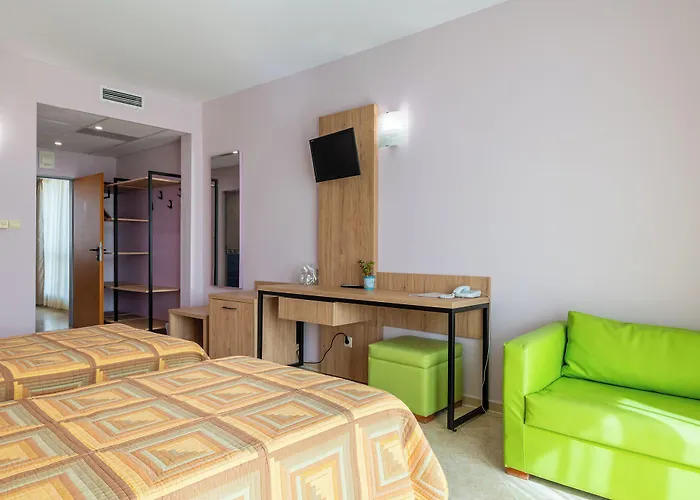 Ivana Palace - Free Parking Hotel