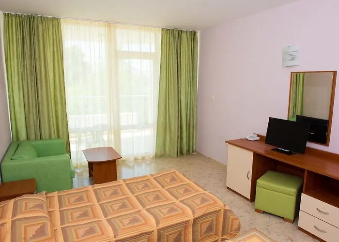 Ivana Palace - Free Parking Hotel