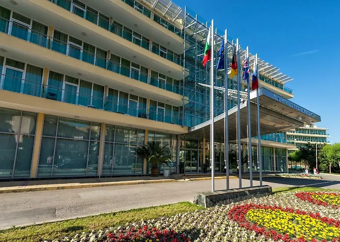 Ivana Palace - Free Parking Hotel