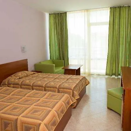 Ivana Palace - Free Parking Отель