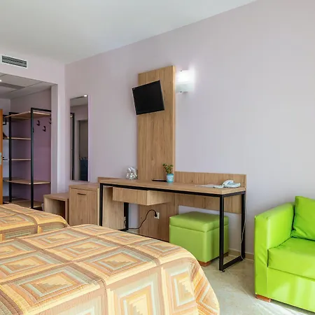 Ivana Palace - Free Parking Хотел