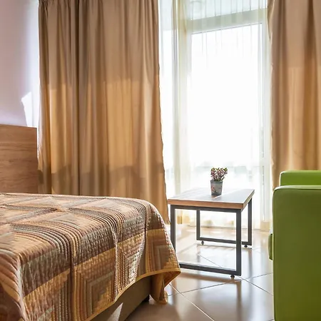 Ivana Palace - Free Parking Отель