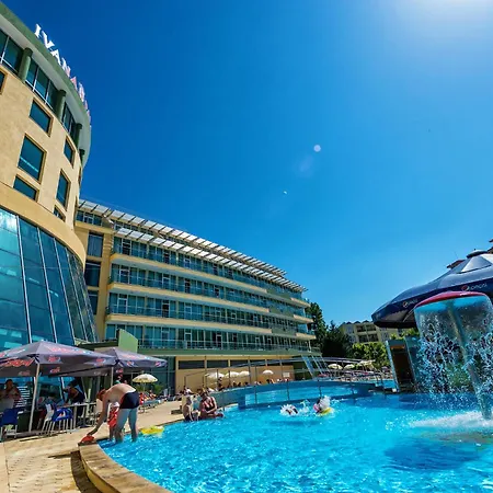 Ivana Palace - Free Parking Hotell