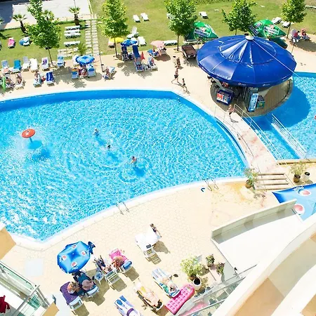 Ivana Palace - Free Parking Хотел