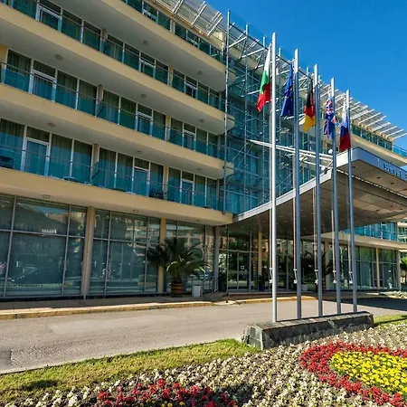 Ivana Palace - Free Parking Hotell