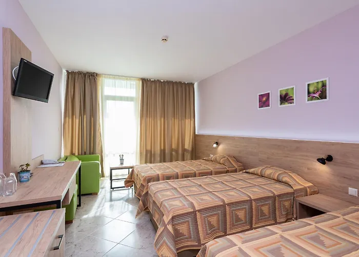 Ivana Palace - Free Parking Hotell