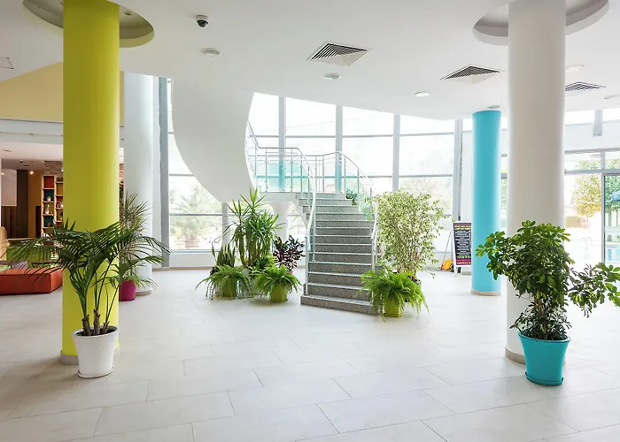 Ivana Palace - Free Parking Hotell