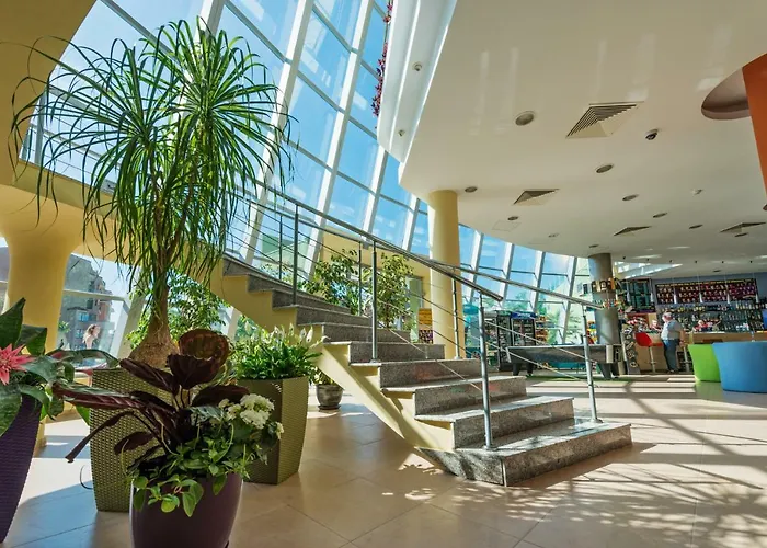 Ivana Palace - Free Parking Hotell